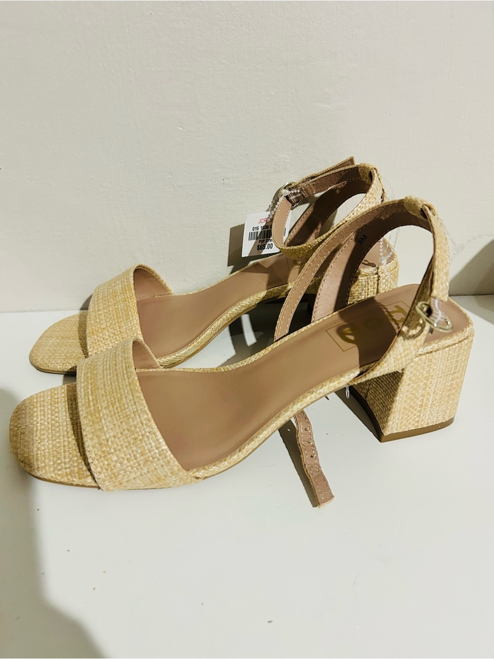 NWT Pop women’s heel scandal size 8